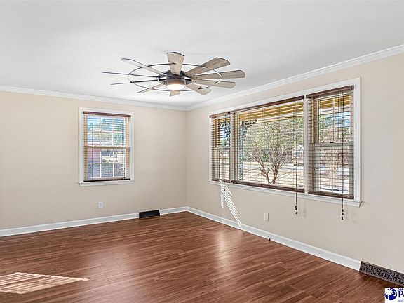 3rd image of 2614 E Crestwood Ave