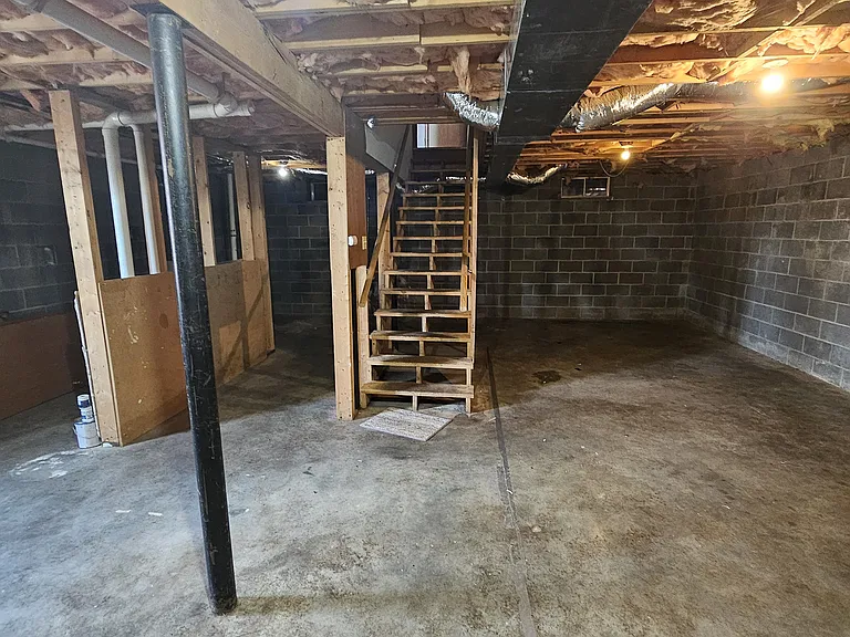 117 Alexander Dr — Photo 2