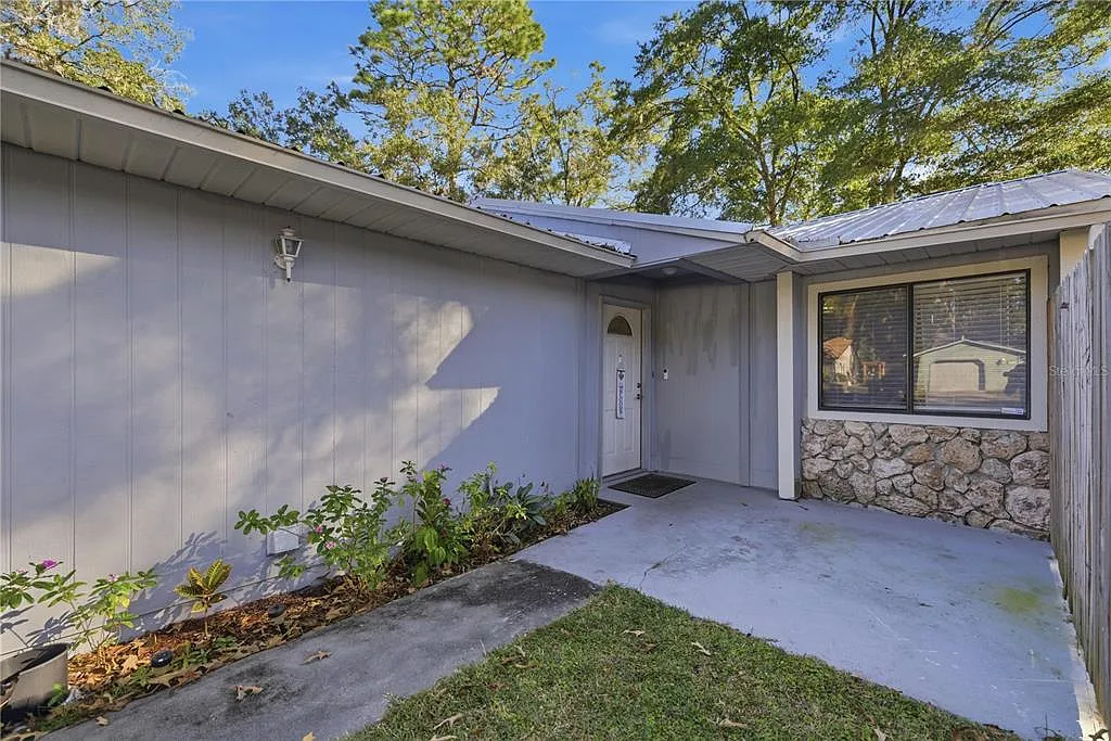 3 bed, 2.0 bath, 1008 sqft, $1,800 — Photo 2