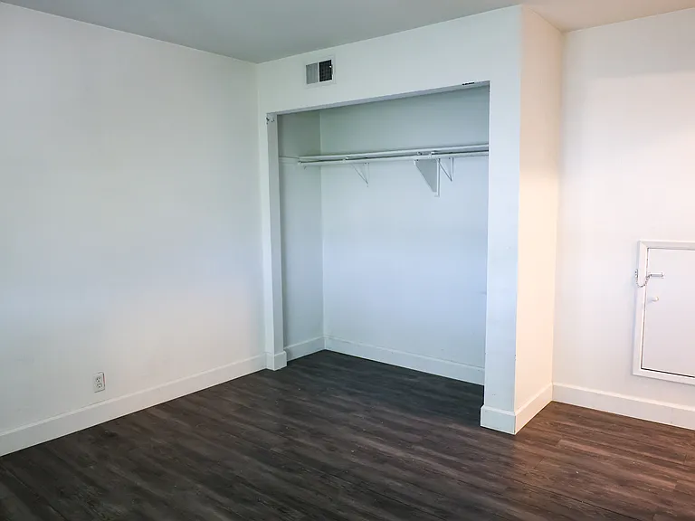 842 W Oliver St — Photo 17