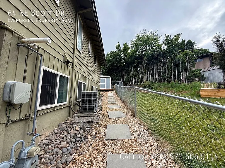 64 NE Scott Dr — Photo 57