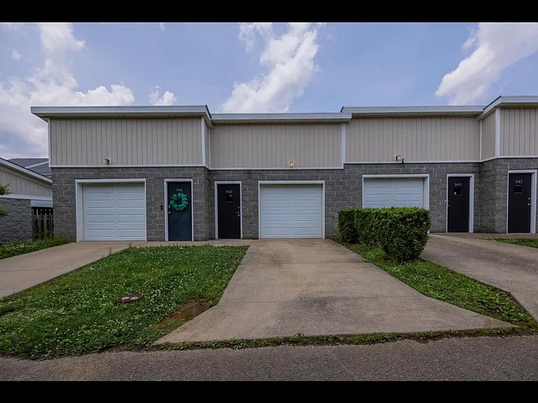 943 McClanahan Ln — Photo 23