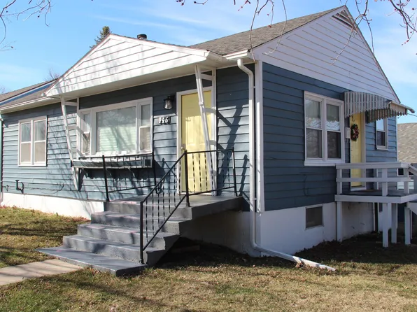 946 E 6th St, Winner, SD 57580