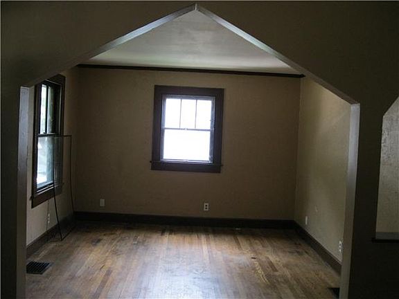 2nd image of 3762 Creston Dr