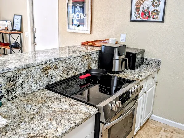 1693 2nd Ave N APT 8, Saint Petersburg, FL 33713