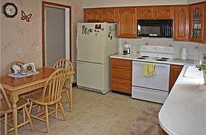 3rd image of 792 Warren Dr
