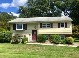 17 Oakland Pl, Nanuet, NY 10954