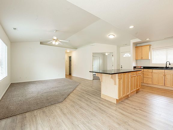 4th image of 524 S Indian Hills Dr Unit 9