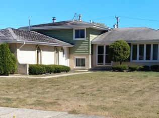 10213 S 80th Ct, Palos Hills, IL 60465