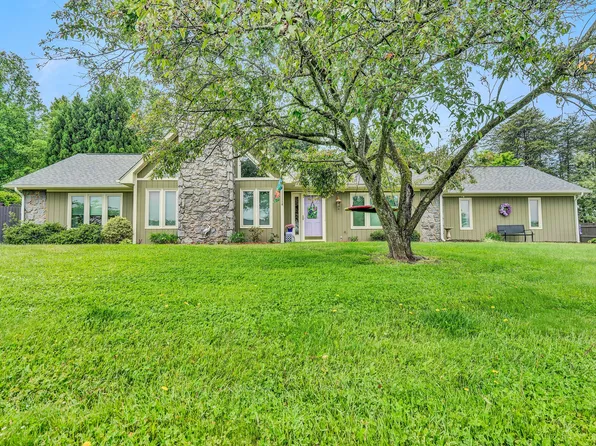 432 Stayman Rd, Roanoke, VA 24019