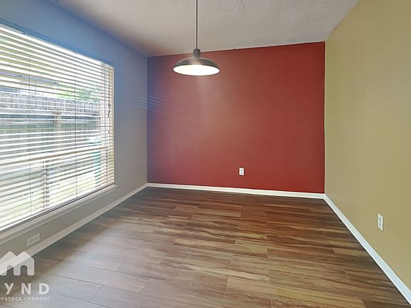 4th image of 2103 Woodland Springs St