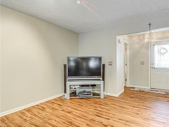 5th image of 14817 Thornton Dr