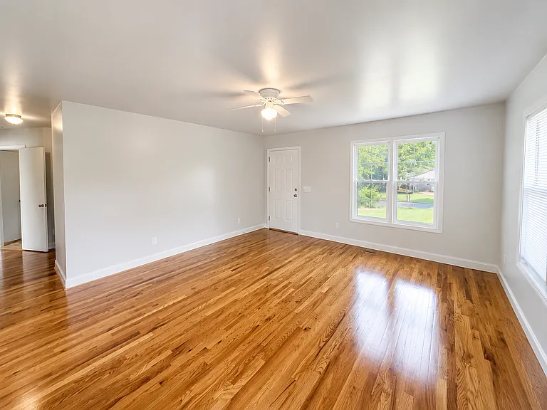 701 Meadow St — Photo 2