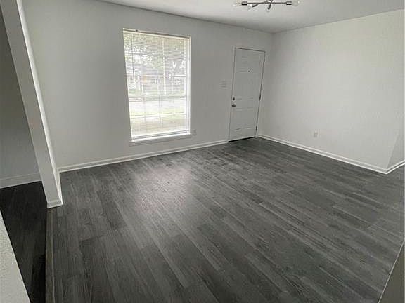 5th image of 2216 W Christie Dr