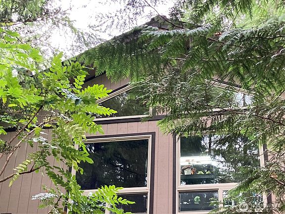 3rd image of 21 N Beaver Place N