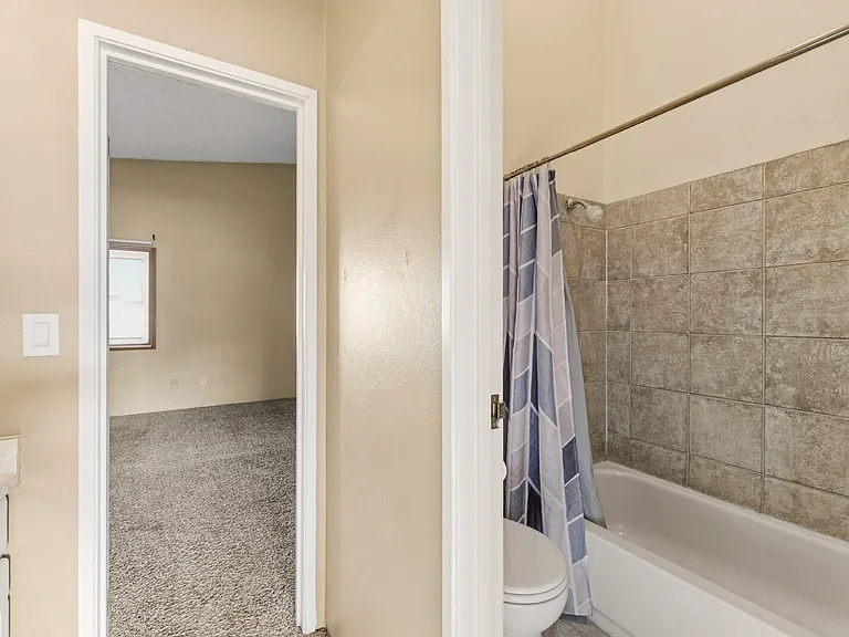 234 W Rockrimmon Blvd #D — Photo 15
