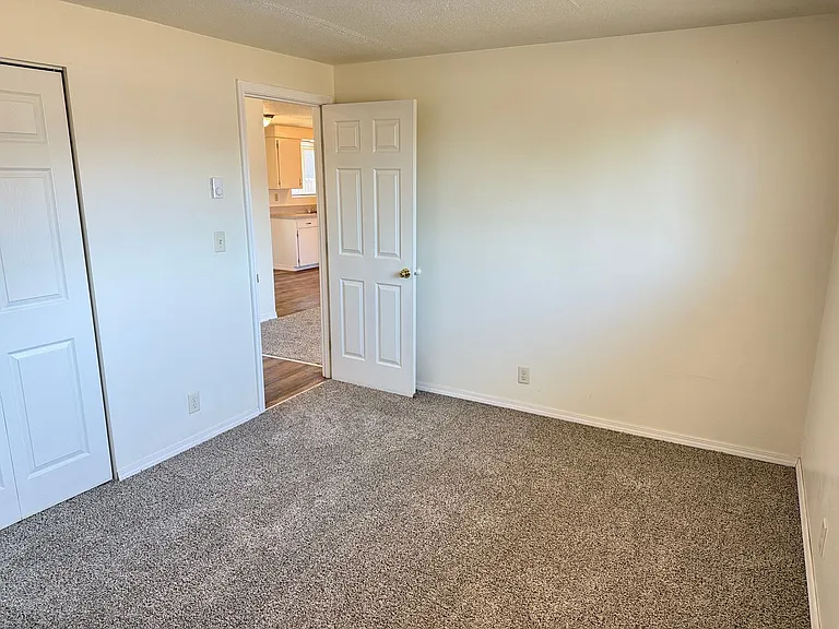 435 S 40th St — Photo 18