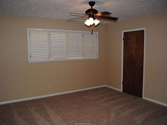 4th image of 3002 Camelot Dr