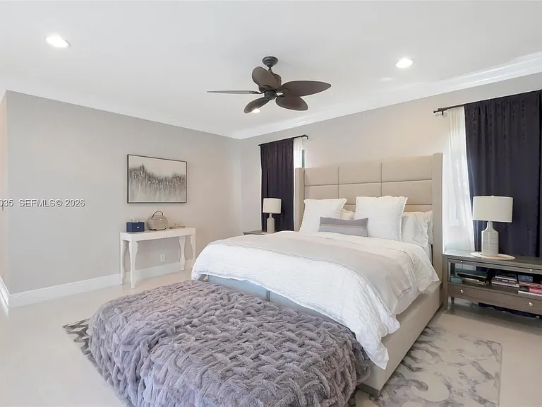 375 SW 16th St — Photo 8