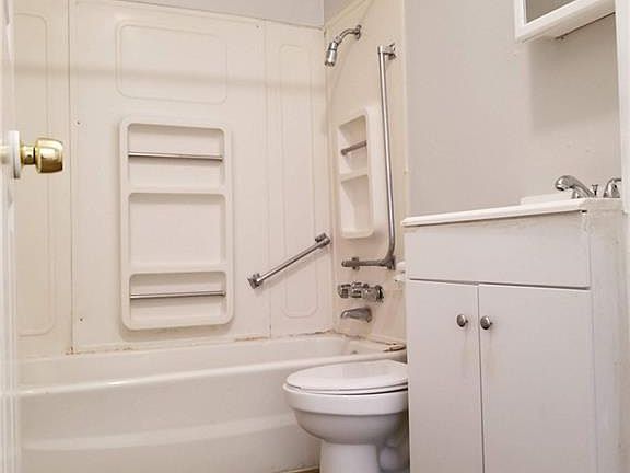 5th image of 4933 Marion Cir