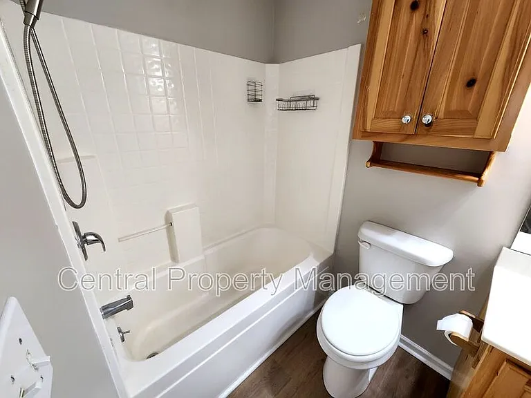 303 Rexford Dr — Photo 13