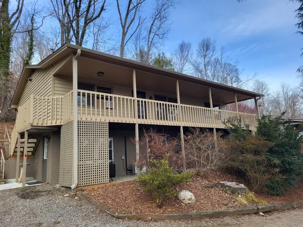 95 Woodland Dr, Swannanoa, NC 28778