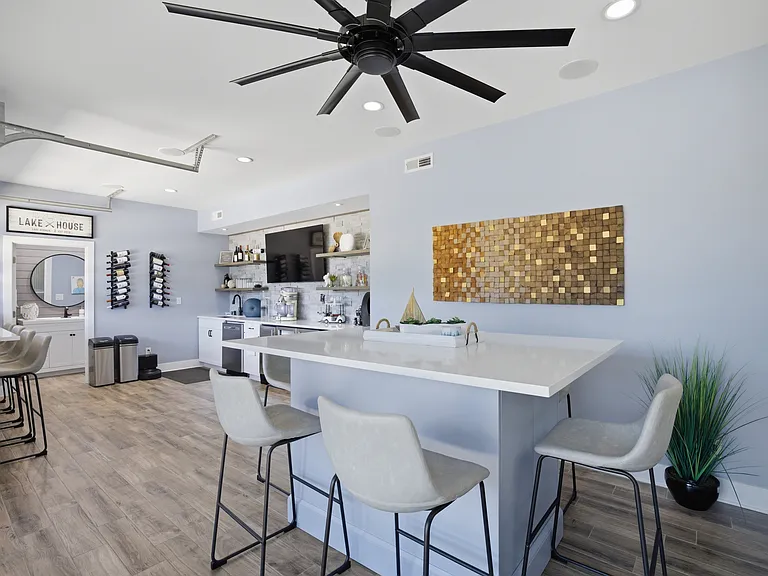 15928 Henry Ln — Photo 32