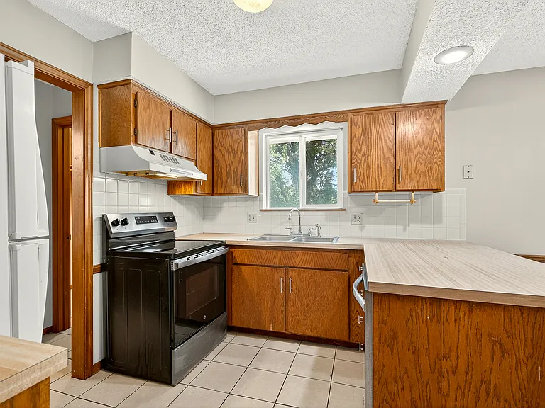 739 SE Country Ln — Photo 9