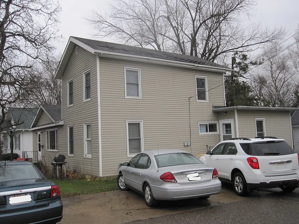 518 E Walnut St #1/2