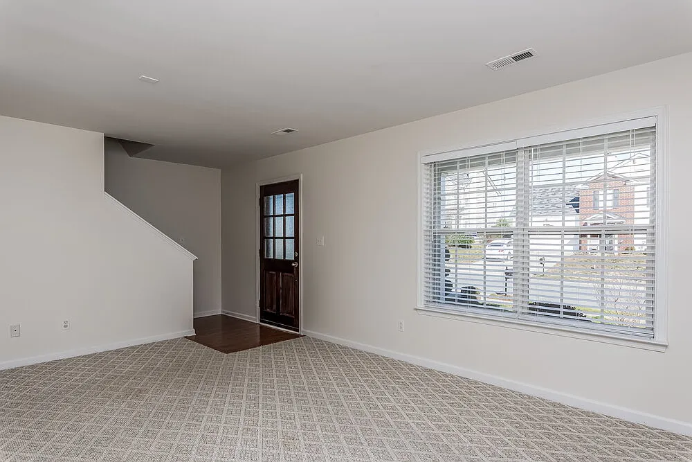 3 bed, 2.5 bath, 1506 sqft, $2,170 — Photo 3