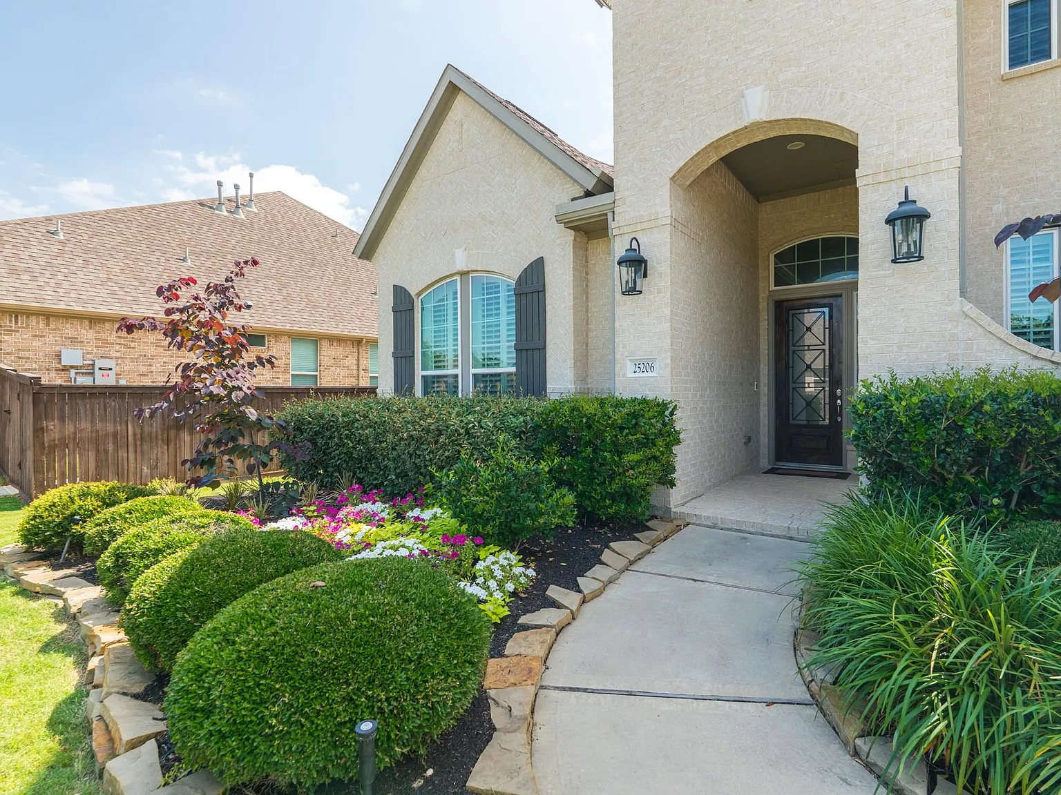 4 bed, 3.5 bath, 4145 sqft, $5,500 — Photo 2