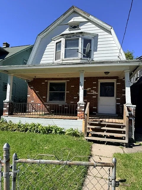 2465 Lawton Ave
