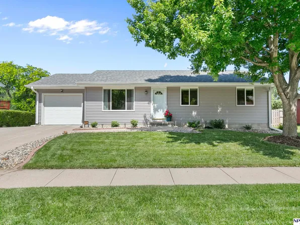 956 N 28th St, Blair, NE 68008