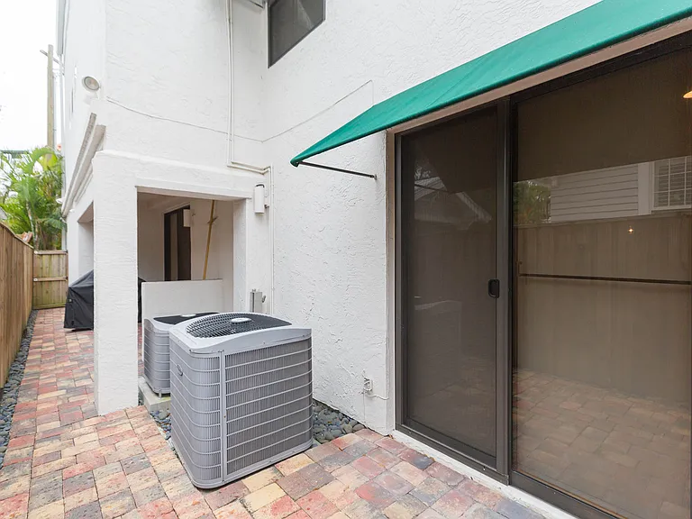 2020 W Dekle Ave #C — Photo 76