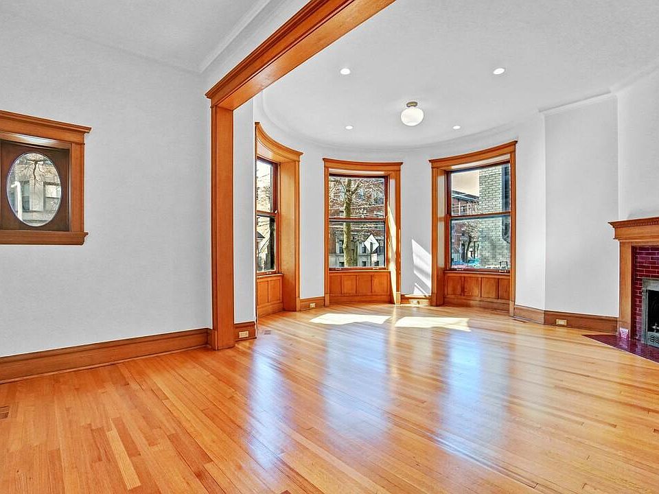 1st image of 662 W Wellington Ave #1W