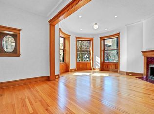 662 W Wellington Ave #1W, Chicago, IL 60657