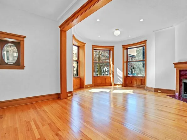 662 W Wellington Ave #1W, Chicago, IL 60657