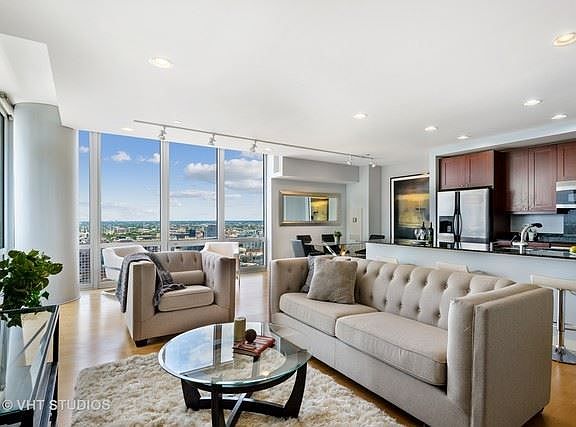 5th image of 737 W Washington Blvd APT 2508