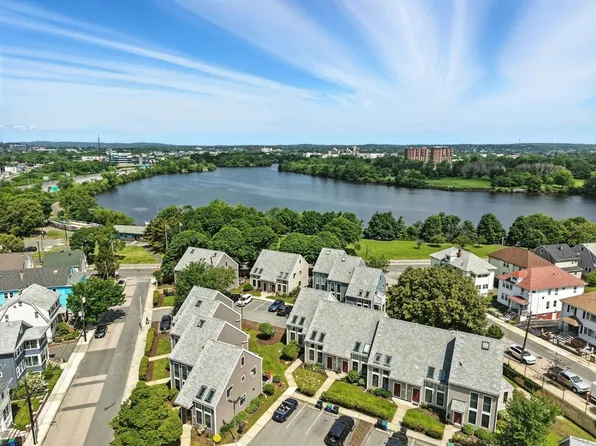 109 Governor Winthrop Rd Unit 109, Somerville, MA 02145