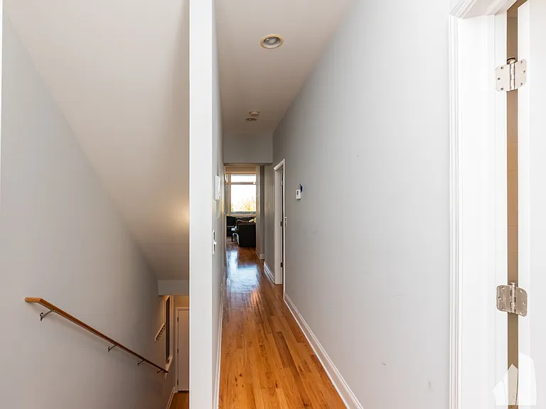 1133 W Addison St #3 — Photo 13