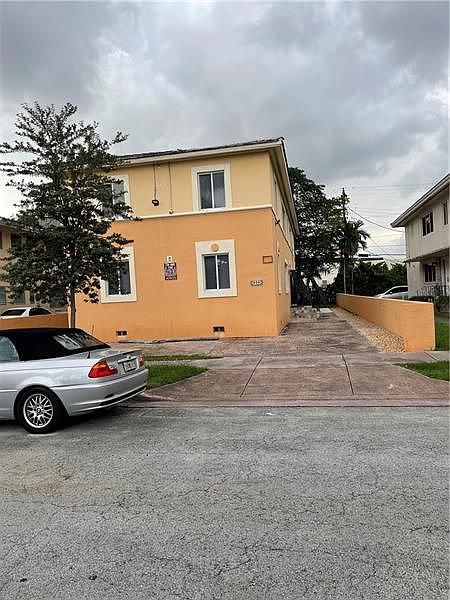 1st image of 115 Antiquera Ave