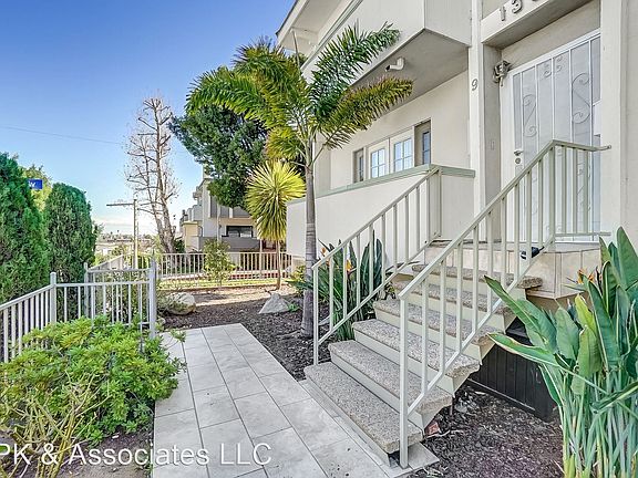 3rd image of 1339 Barry Ave #9708061