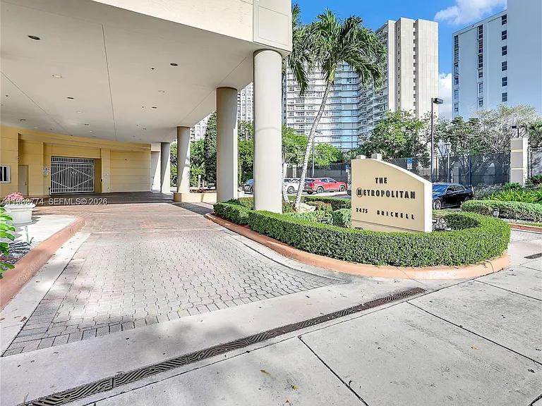 2475 Brickell Ave — Photo 4