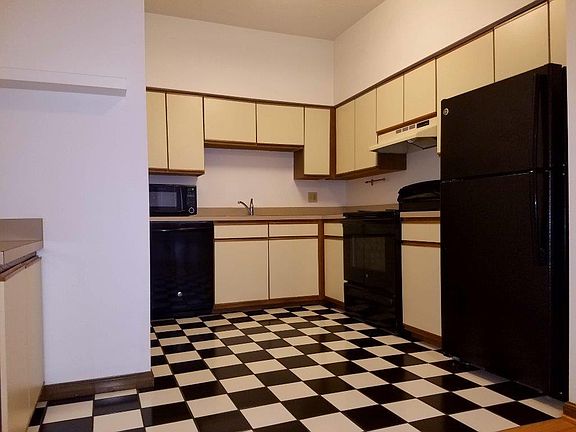 3rd image of 735 N High St APT C