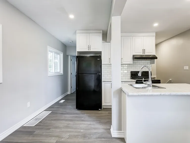 138 Memorial Ave #A — Photo 4