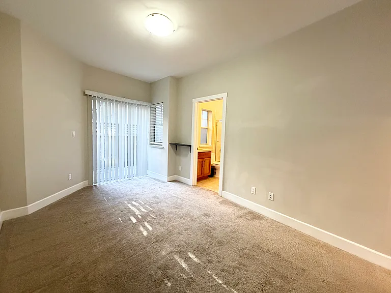 1338 Eddy St — Photo 33
