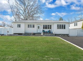 8 Sunset Avenue, Wheatley Heights, NY 11798