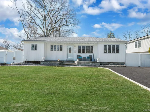 8 Sunset Avenue, Wheatley Heights, NY 11798