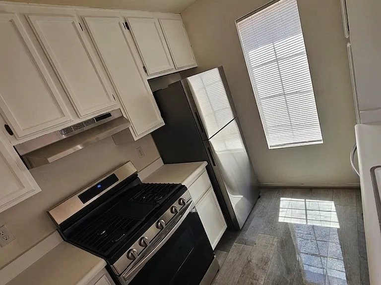 4805 Nara Vista Way — Photo 5