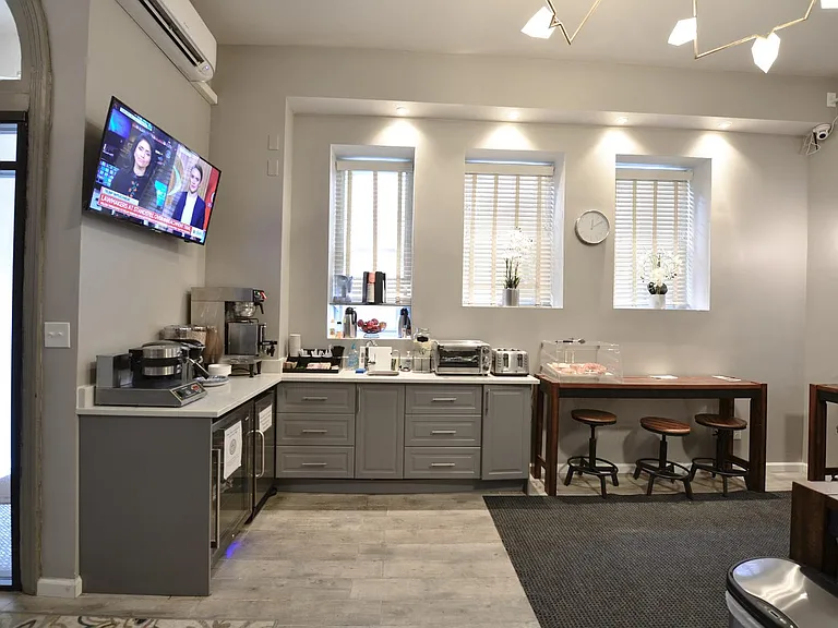 302 S 12th St #403 — Photo 24